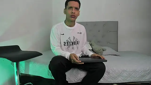 twinkDuohot online show from November 3, 2025, 2:35 am