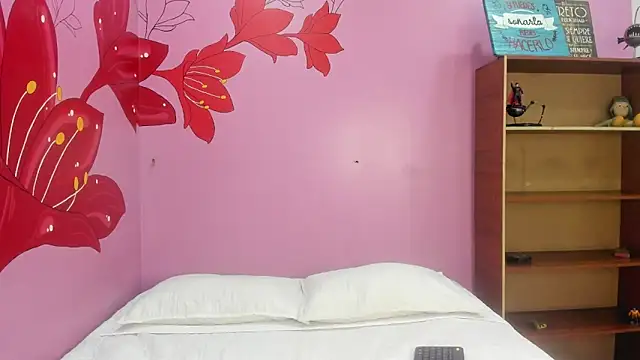 Snapshot of ValentinaLuxee chatting on October 6, 2025, 8:06 pm ValentinaLuxee online show from October 6, 2025, 8:06 pm