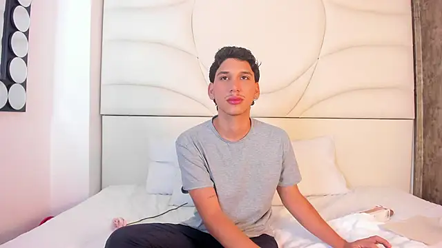 Snapshot of axel_alvareez chatting on September 26, 2025, 3:32 am axel alvareez online show from September 26, 2025, 3:32 am