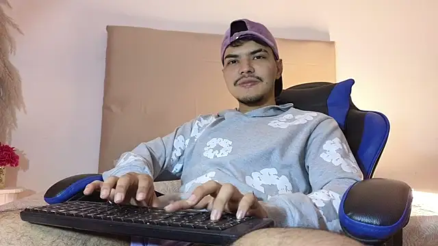 Snapshot of Snowlann chatting on November 5, 2025, 2:22 am Snowlann online show from November 5, 2025, 2:22 am