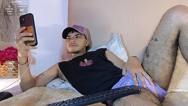 Snapshot of Snowlann chatting on November 12, 2025, 11:32 am Snowlann online show from November 12, 2025, 11:32 am