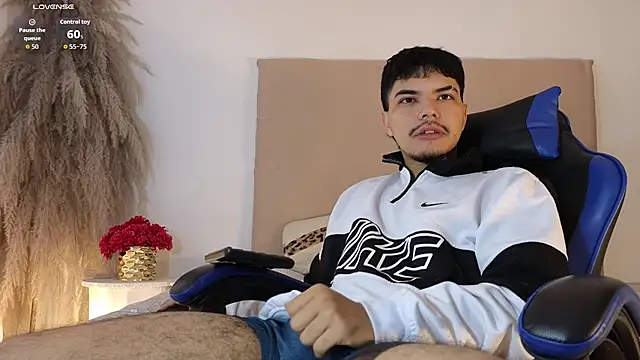 Snapshot of Snowlann chatting on November 21, 2025, 12:59 pm Snowlann online show from November 21, 2025, 12:59 pm