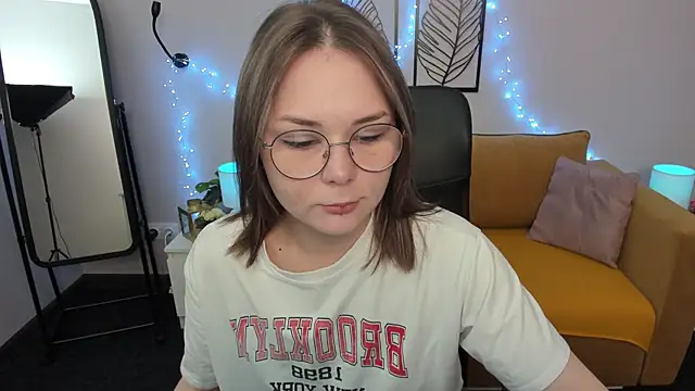 Snapshot of Sophi_gi chatting on September 15, 2025, 3:06 am Sophi gi online show from September 15, 2025, 3:06 am