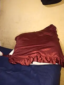 Snapshot of Hluga_25 chatting on October 31, 2025, 8:10 pm Hluga 25 online show from October 31, 2025, 8:10 pm