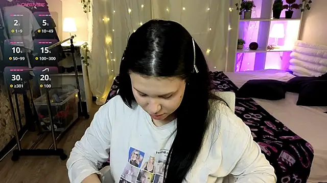 Nicole Parshikova online show from November 7, 2025, 10:15 am