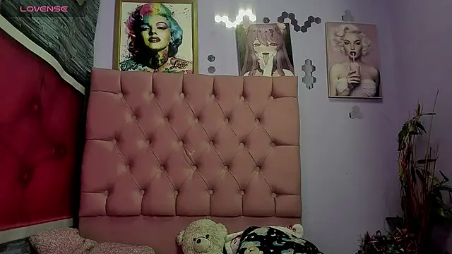 Snapshot of DakotaKS chatting on September 15, 2025, 7:36 pm DakotaKS online show from September 15, 2025, 7:36 pm