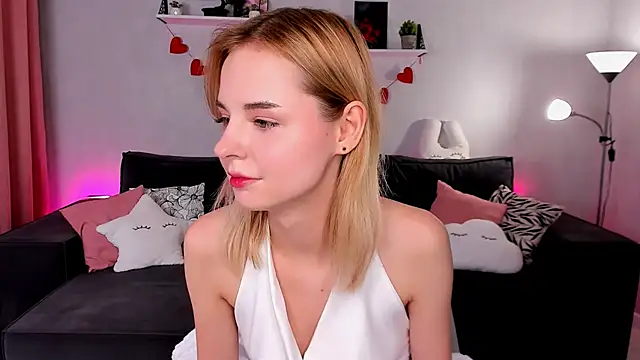 Snapshot of LillianShine chatting on September 9, 2025, 11:54 am LillianShine online show from September 9, 2025, 11:54 am
