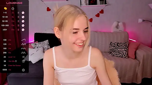 Snapshot of LillianShine chatting on December 5, 2025, 12:03 pm LillianShine online show from December 5, 2025, 12:03 pm