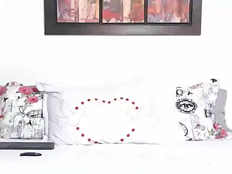 Snapshot of OSHYRIS chatting on December 15, 2025, 1:04 pm OSHYRIS online show from December 15, 2025, 1:04 pm