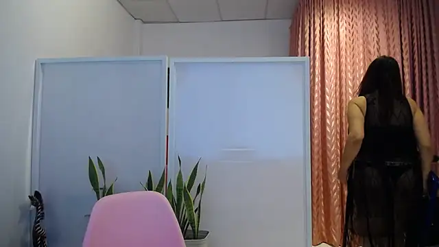 Manuela lara  online show from November 19, 2025, 2:39 pm