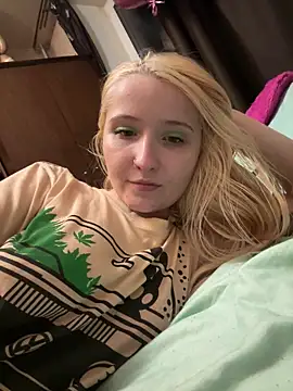 Milana Key online show from November 4, 2025, 8:41 pm