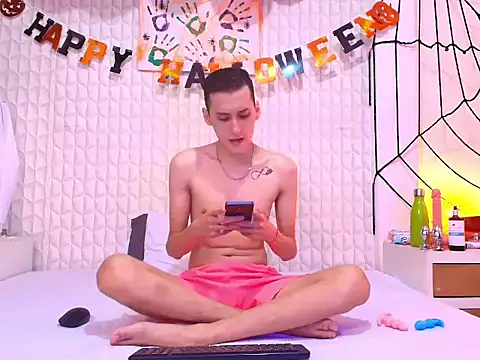 Snapshot of LuigiMarchetti chatting on October 29, 2025, 7:43 am LuigiMarchetti online show from October 29, 2025, 7:43 am