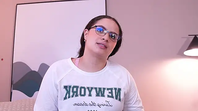 Tayler Kim online show from November 27, 2025, 6:21 pm