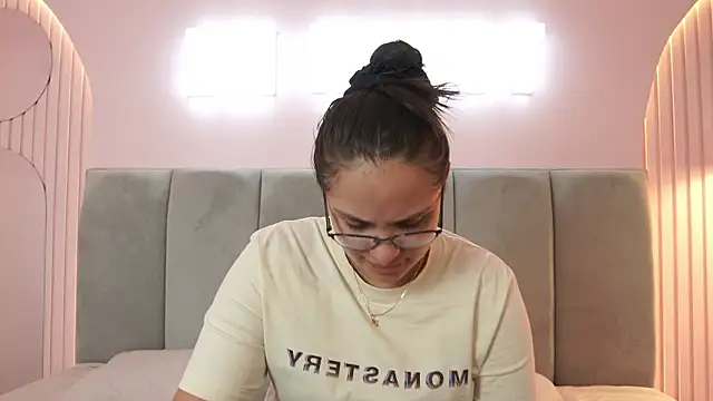 Snapshot of Tayler_Kim chatting on January 31, 2026, 8:07 pm Tayler Kim online show from January 31, 2026, 8:07 pm