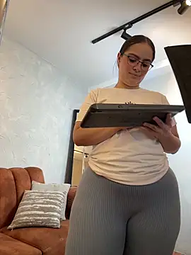 Snapshot of Tayler_Kim chatting on February 20, 2026, 6:41 pm Tayler Kim online show from February 20, 2026, 6:41 pm