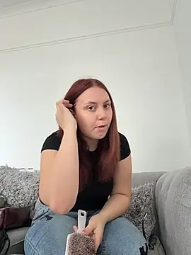 Snapshot of RoseMaee chatting on October 8, 2025, 12:25 pm RoseMaee online show from October 8, 2025, 12:25 pm