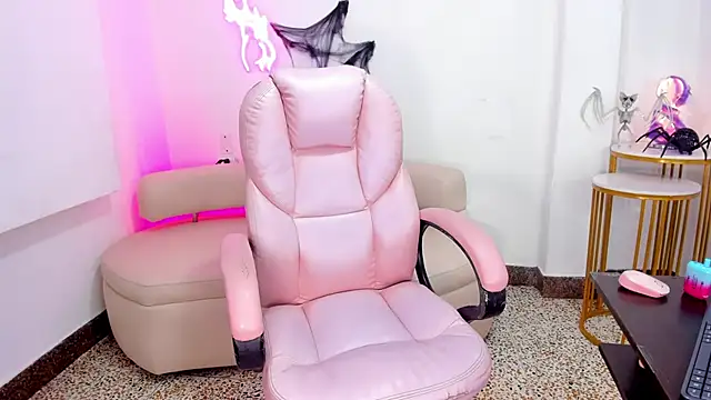 Miss Francheska online show from October 20, 2025, 11:43 am