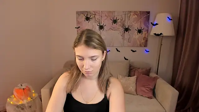 MilinaMorris online show from October 19, 2025, 1:06 am