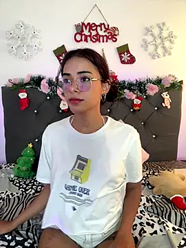 Im Lyan online show from December 13, 2025, 7:53 pm