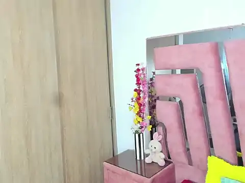 MaraKarly online show from November 18, 2025, 7:18 pm