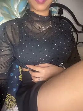 Snapshot of STRIP_GLOW chatting on December 20, 2025, 7:32 pm STRIP GLOW online show from December 20, 2025, 7:32 pm