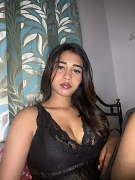 Snapshot of STRIP_GLOW chatting on January 8, 2026, 11:07 pm STRIP GLOW online show from January 8, 2026, 11:07 pm