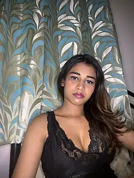 Snapshot of STRIP_GLOW chatting on January 10, 2026, 11:53 pm STRIP GLOW online show from January 10, 2026, 11:53 pm