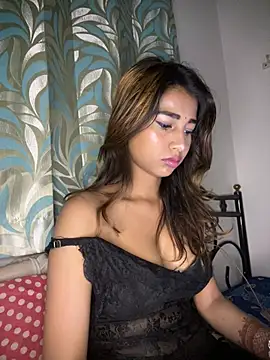 Snapshot of STRIP_GLOW chatting on February 17, 2026, 10:05 pm STRIP GLOW online show from February 17, 2026, 10:05 pm