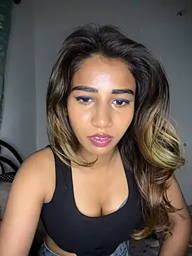 Snapshot of STRIP_GLOW chatting on February 26, 2026, 11:04 pm STRIP GLOW online show from February 26, 2026, 11:04 pm