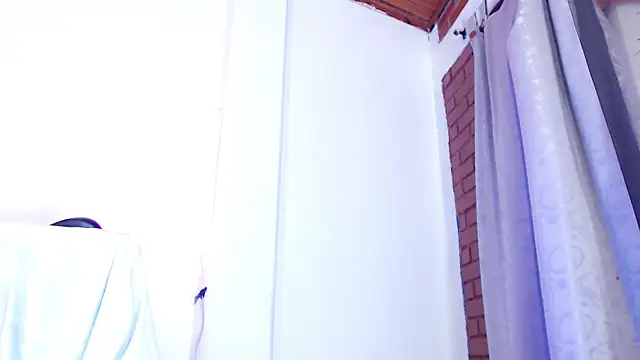 aura-monet online show from October 26, 2025, 4:40 am