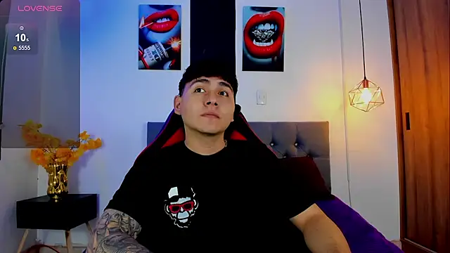 Snapshot of Nicolas_James_Sc chatting on October 27, 2025, 1:37 pm Nicolas James Sc online show from October 27, 2025, 1:37 pm