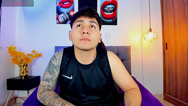 Snapshot of Nicolas_James_Sc chatting on November 7, 2025, 1:44 pm Nicolas James Sc online show from November 7, 2025, 1:44 pm