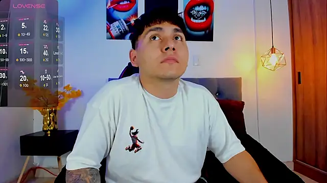 Snapshot of Nicolas_James_Sc chatting on November 12, 2025, 1:33 pm Nicolas James Sc online show from November 12, 2025, 1:33 pm