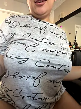 Snapshot of latina_curvy22 chatting on November 23, 2025, 11:15 pm latina curvy22 online show from November 23, 2025, 11:15 pm