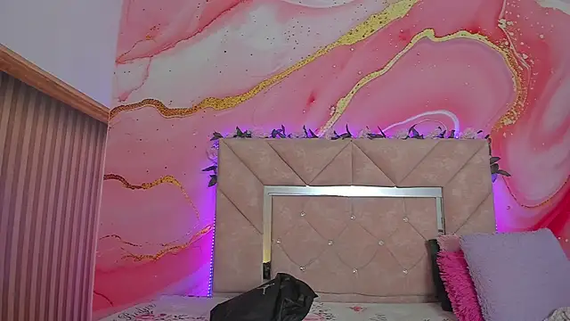 Taylor oriana  online show from December 18, 2025, 11:05 am