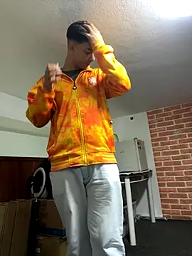 Snapshot of condenovin chatting on September 25, 2025, 2:32 pm condenovin online show from September 25, 2025, 2:32 pm