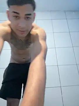 Snapshot of condenovin chatting on October 5, 2025, 10:57 am condenovin online show from October 5, 2025, 10:57 am