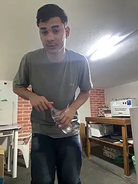 Snapshot of condenovin chatting on October 8, 2025, 4:15 pm condenovin online show from October 8, 2025, 4:15 pm