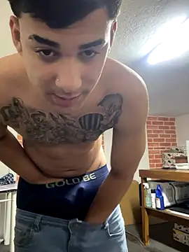 Snapshot of condenovin chatting on October 10, 2025, 4:39 pm condenovin online show from October 10, 2025, 4:39 pm