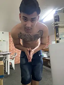 Snapshot of condenovin chatting on October 18, 2025, 1:34 pm condenovin online show from October 18, 2025, 1:34 pm