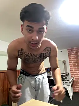 Snapshot of condenovin chatting on November 5, 2025, 6:30 pm condenovin online show from November 5, 2025, 6:30 pm