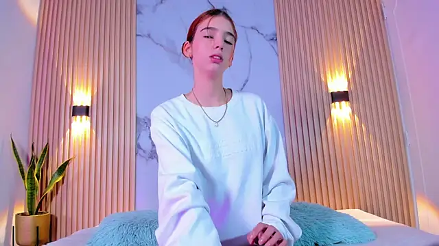 Snapshot of Alana_333 chatting on September 10, 2025, 11:43 am Alana 333 online show from September 10, 2025, 11:43 am