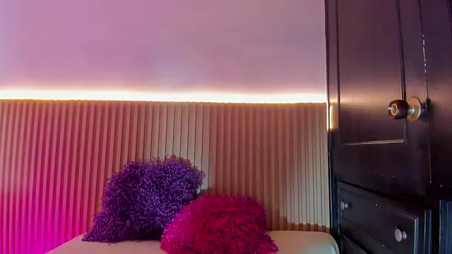 Snapshot of Alana_333 chatting on December 17, 2025, 12:00 pm Alana 333 online show from December 17, 2025, 12:00 pm