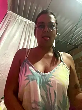 Snapshot of YadiraOrozco chatting on September 10, 2025, 1:05 am YadiraOrozco online show from September 10, 2025, 1:05 am