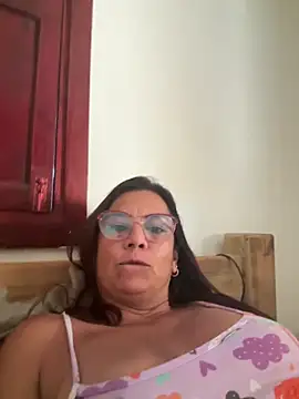 Snapshot of YadiraOrozco chatting on October 27, 2025, 7:18 pm YadiraOrozco online show from October 27, 2025, 7:18 pm