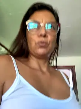 Snapshot of YadiraOrozco chatting on November 9, 2025, 2:48 pm YadiraOrozco online show from November 9, 2025, 2:48 pm