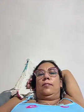 Snapshot of YadiraOrozco chatting on February 1, 2026, 11:42 am YadiraOrozco online show from February 1, 2026, 11:42 am