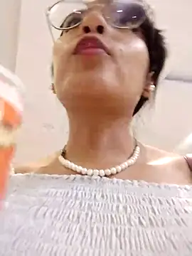 Regina Shine online show from November 21, 2025, 10:41 pm