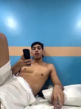 Snapshot of Andres-Andrea1922 chatting on September 9, 2025, 10:42 pm Andres-Andrea1922 online show from September 9, 2025, 10:42 pm