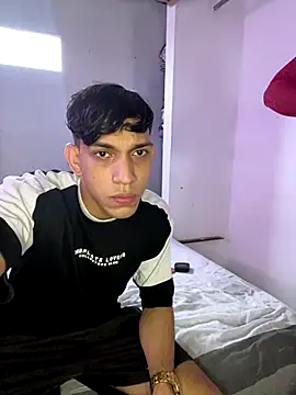 Snapshot of Andres-Andrea1922 chatting on November 28, 2025, 9:28 pm Andres-Andrea1922 online show from November 28, 2025, 9:28 pm